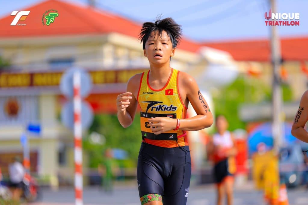 LÍ do ba mẹ nên cho con học Triathlon